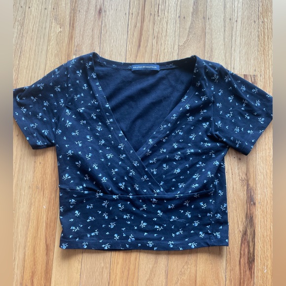 Brandy Melville Rae Top Navy Floral Wrap top - Picture 2 of 4